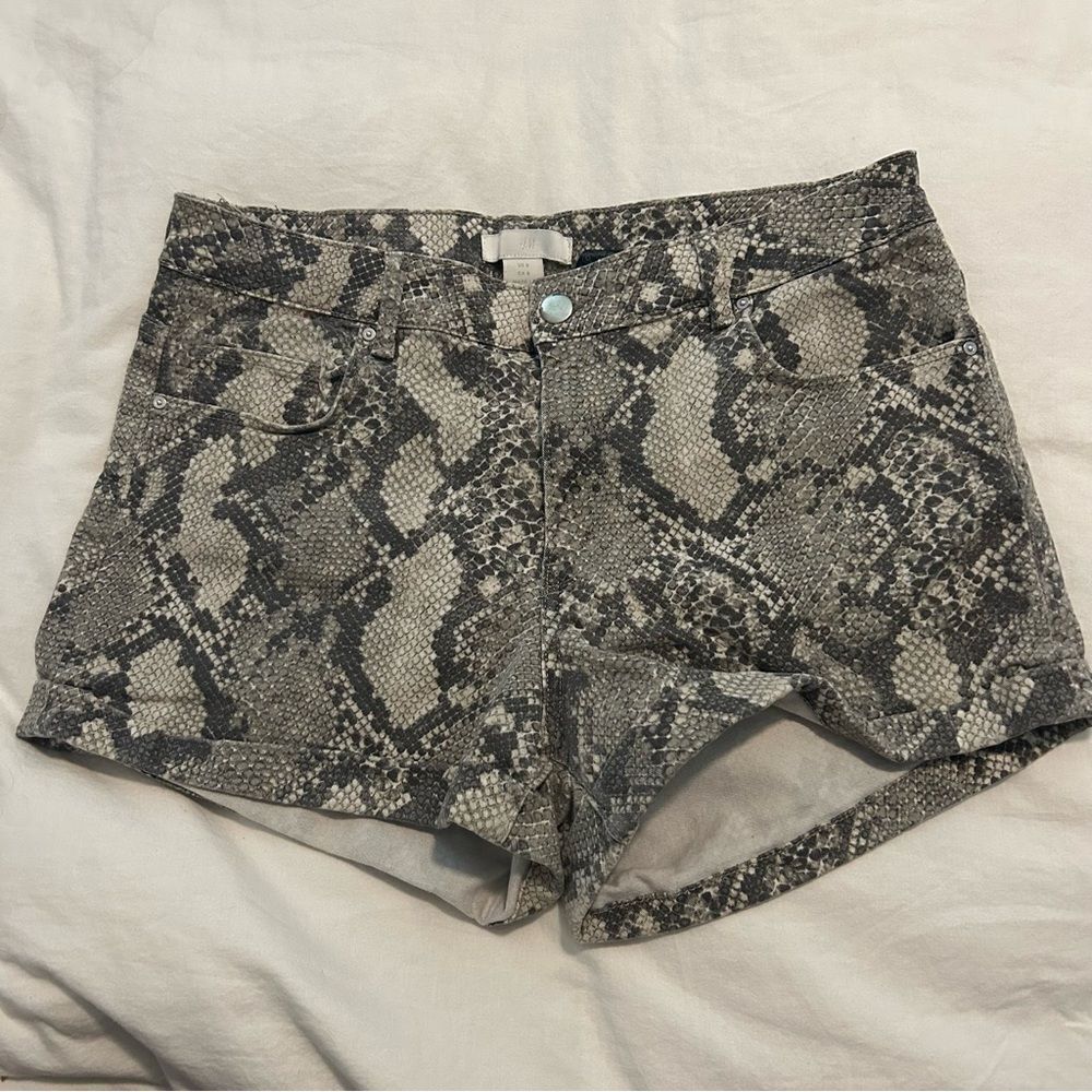 H&M Snakeskin Cuffed Shorts With Belt Loops And Pockets​​